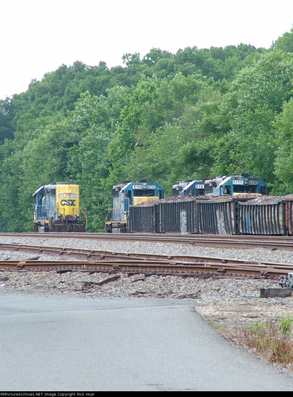 Geep 4 shows up pushing in a load of scrap metal